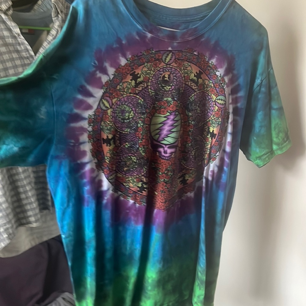 Very oversized Grateful Dead tee. Says large but it’s way bigger.